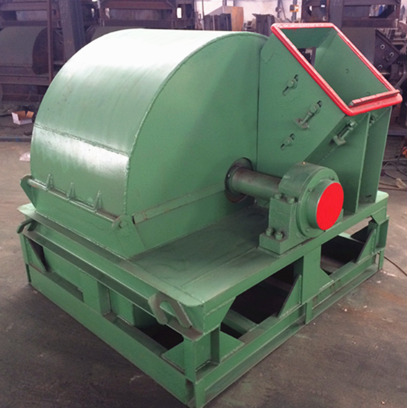 Commercial engine wood log chipper