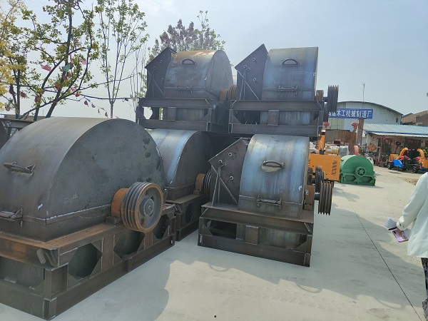 Forestry machine wood sawdust chipper