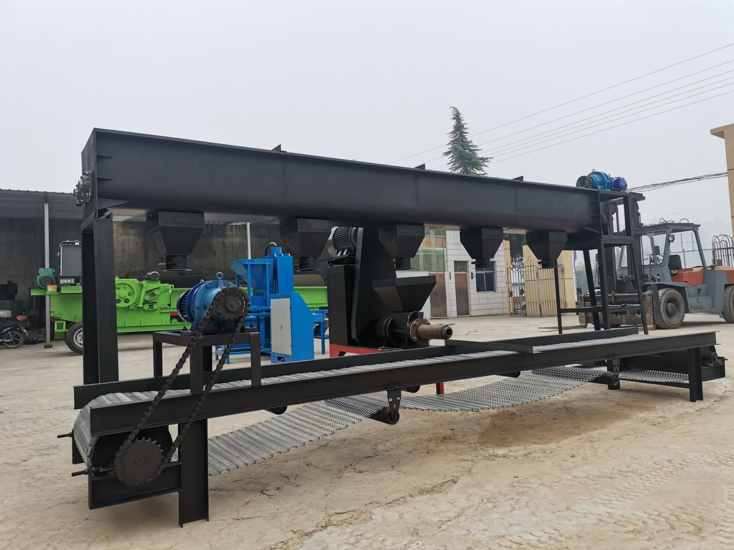 350 kg per hour capacity wood log biomass sawdust briquette making machine
