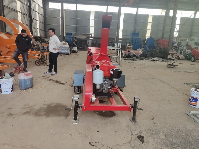 China manufacturers diesel tree branch crusher