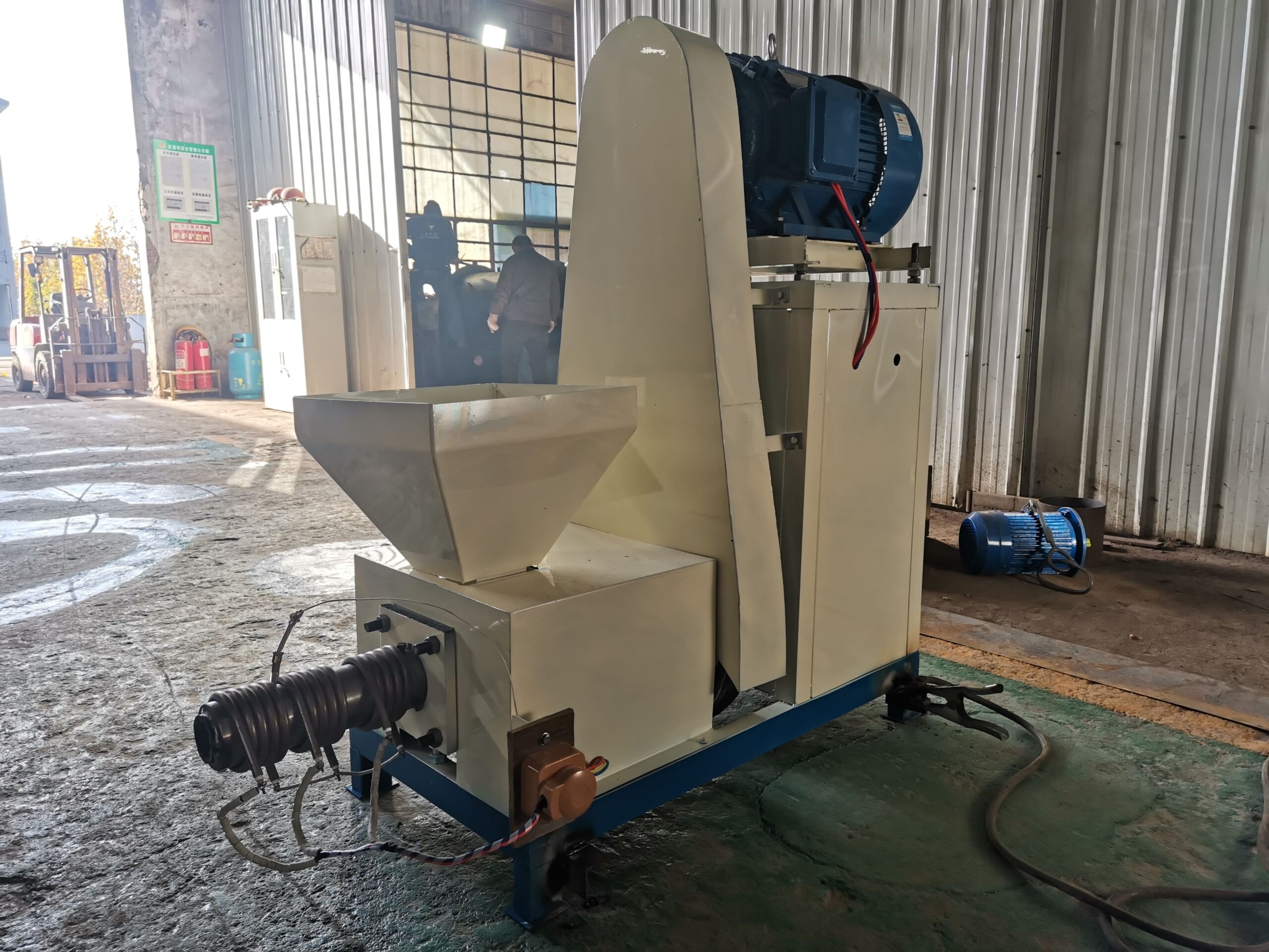 how makes sawdust wood for charcoal charcoal briquette making machine