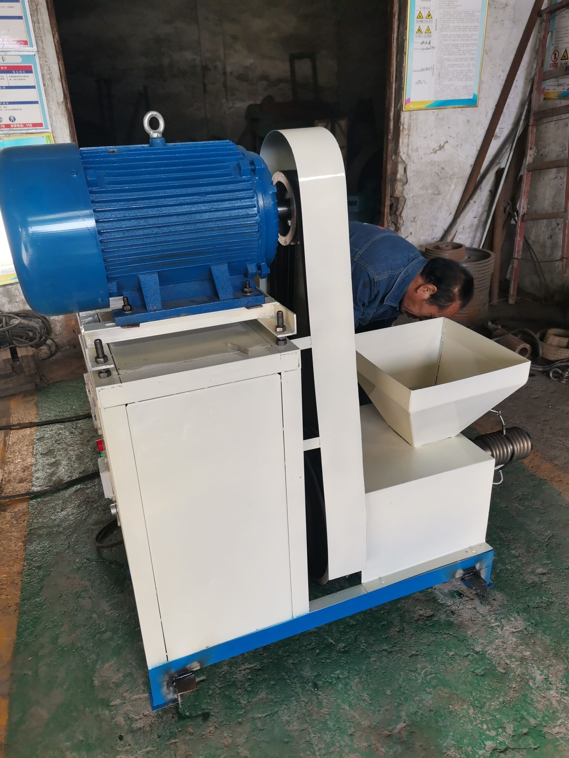 22kw 2-3t/h New Type Hot Sale China Charcoal Coal Briquette Extruder Equipment