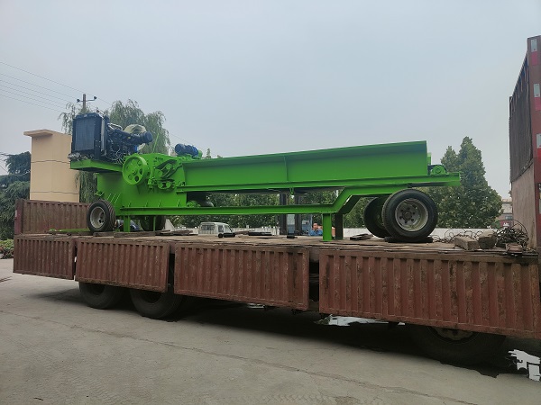 Tree logs and tree branches crusher machine