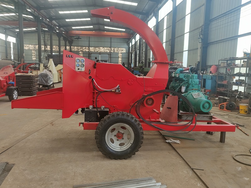 Diesel forestry tree chipper machine