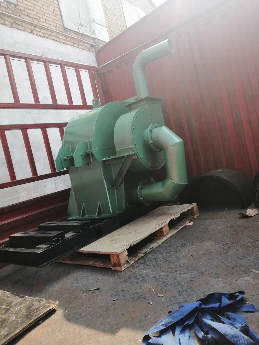 wood chipper shredder