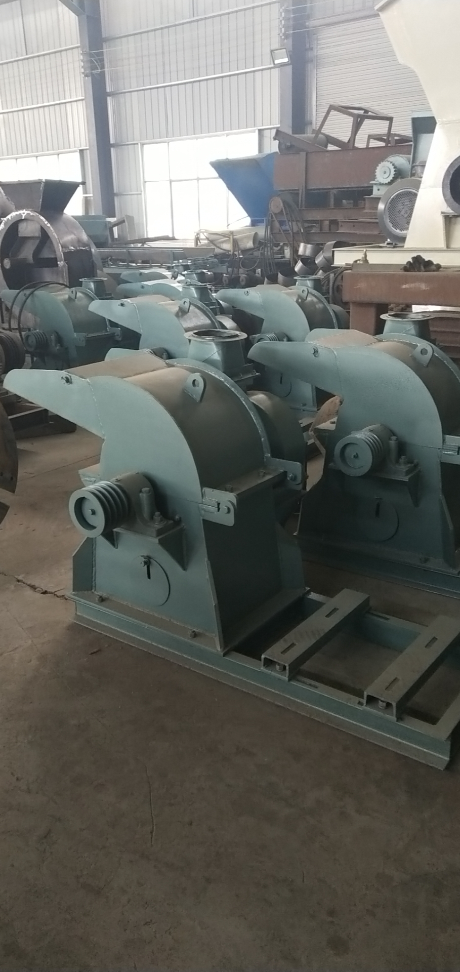 Industrial wood sawdust making chipper machine