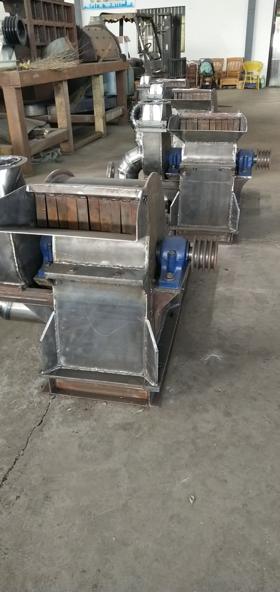 Mobile diesel wood crusher machine
