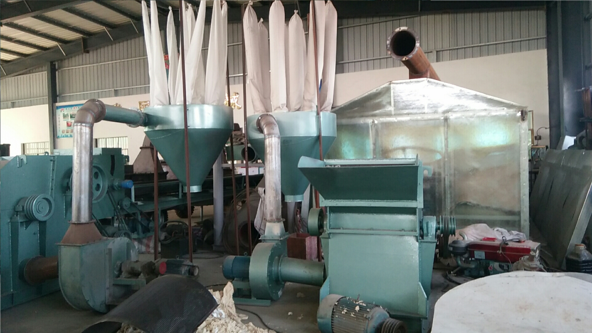 Wood chip crusher