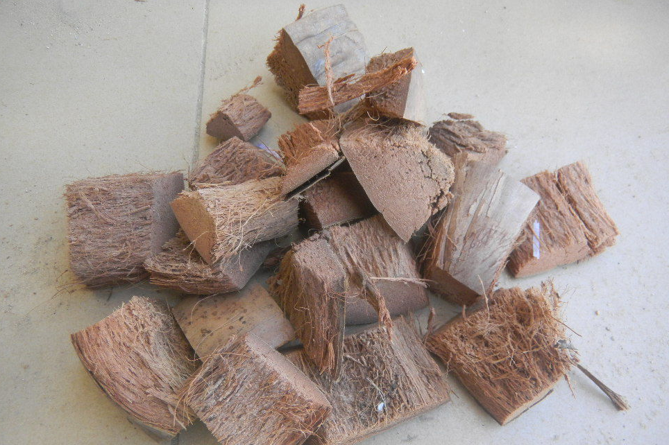 coconut shell huck makig charcoal for shisha