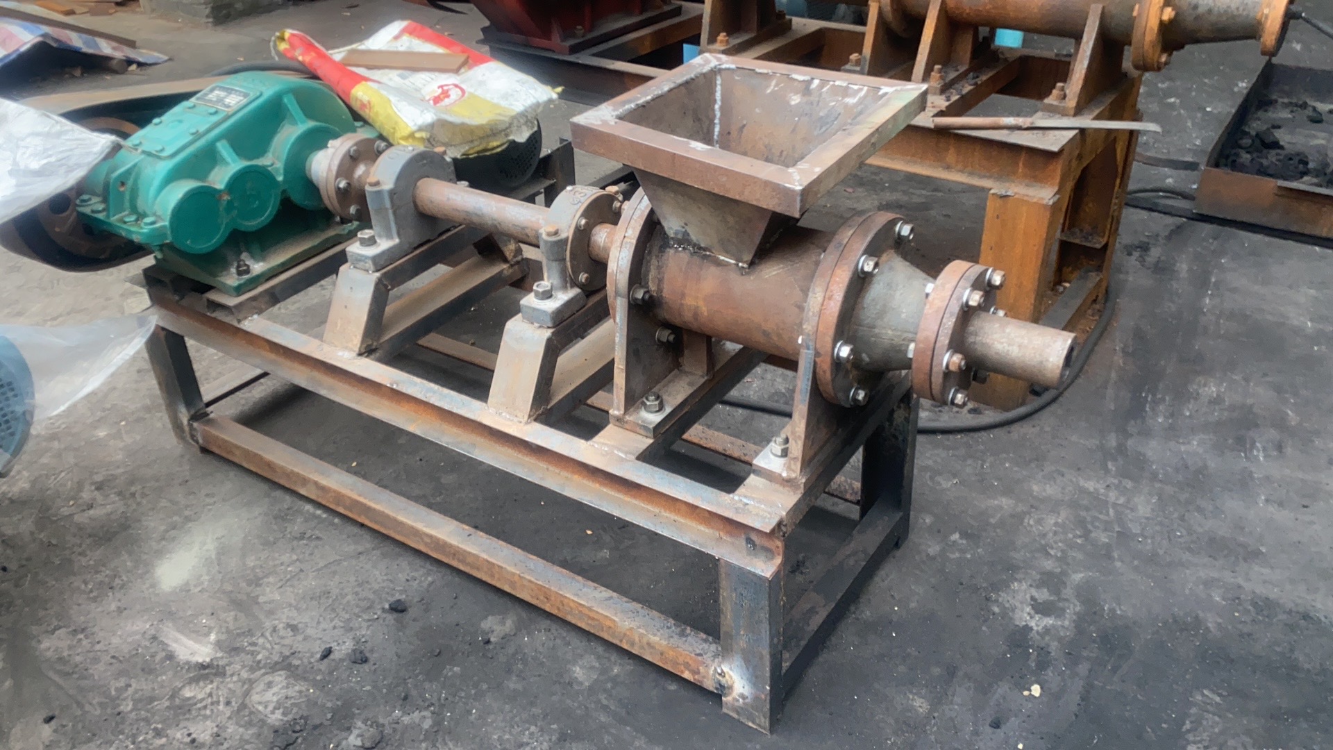 Good quality small charcoal briquette extruder machine