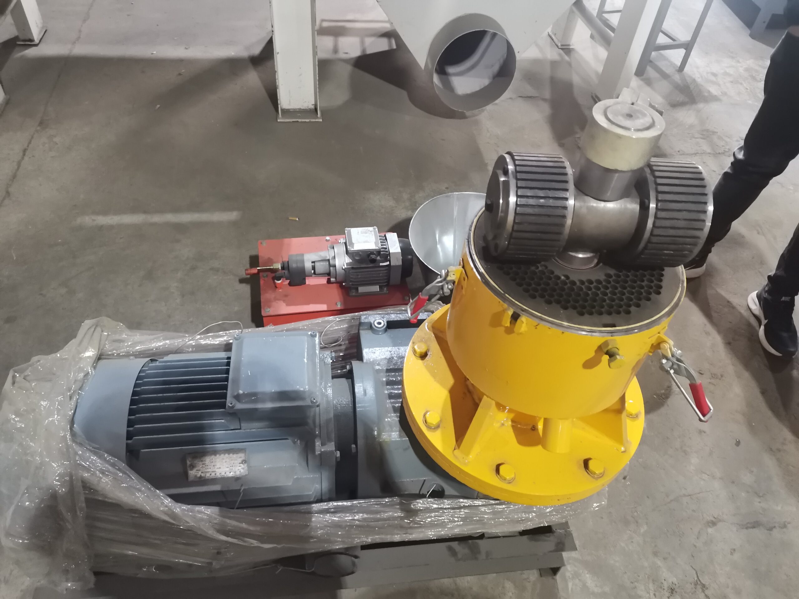 Poultry Feed Complete Production line Ornamental floating fish feed pellet machine price
