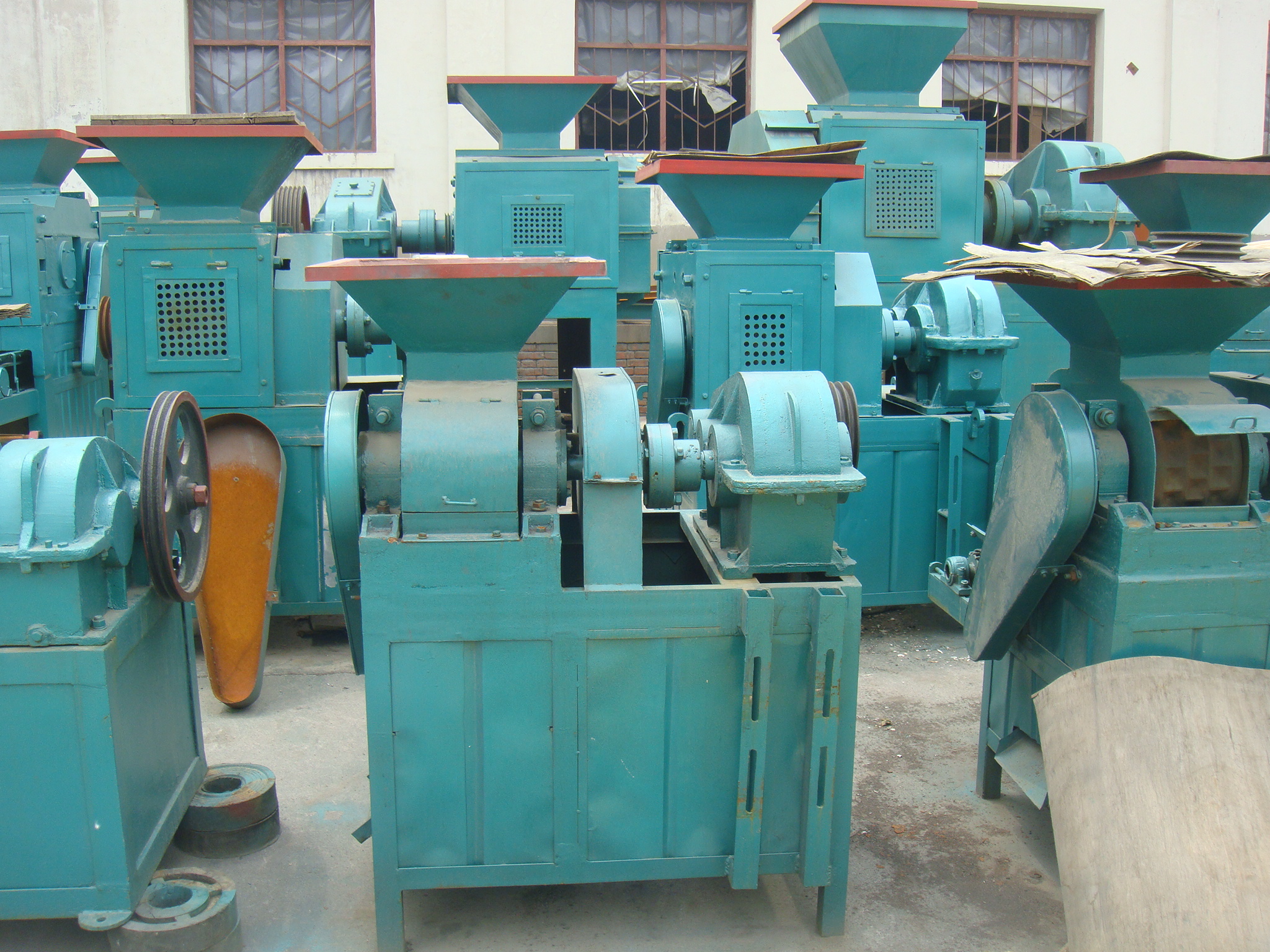 Oval Shape Briquette Making Machine
