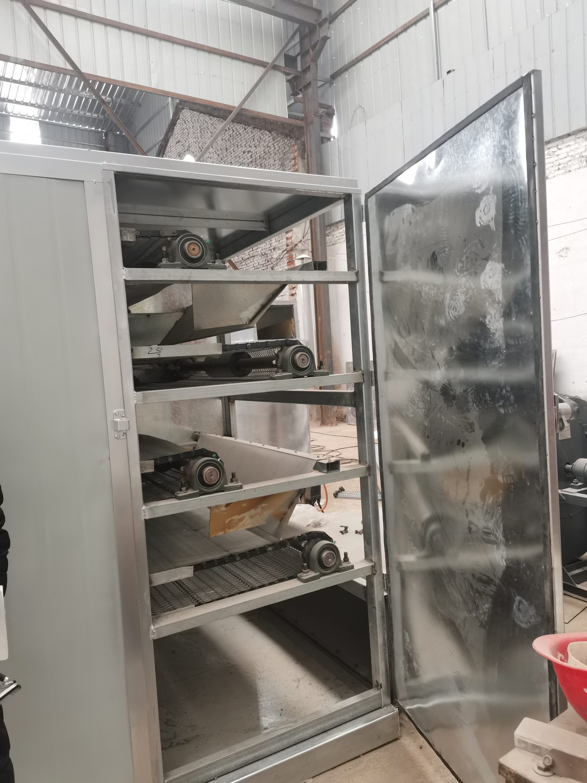 Industrial continuous mesh belt drying machine